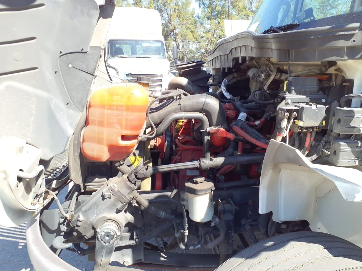 2018 International 4300 - image 10