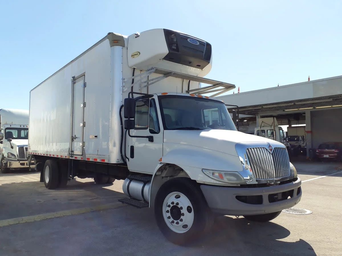 2018 International 4300 - image 3