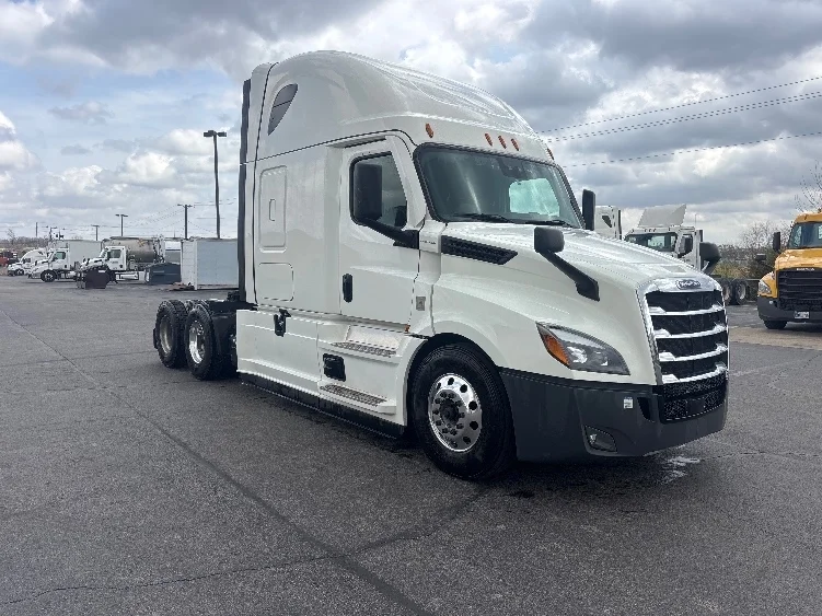 2021 Freightliner Cascadia in Piqua, OH