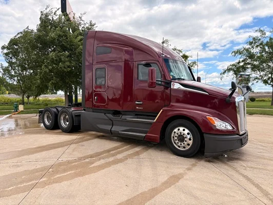 2023 Kenworth T680 in Cedar Rapids, IA