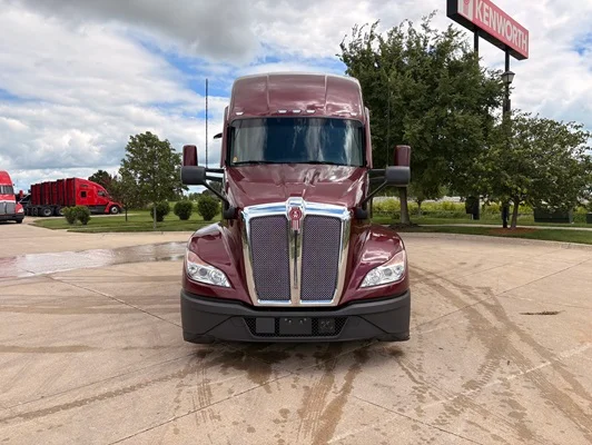 2023 Kenworth T680 in Cedar Rapids, IA — photo 7