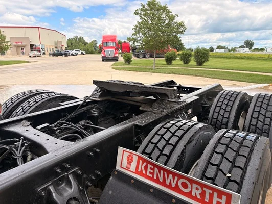 2023 Kenworth T680 in Cedar Rapids, IA — photo 13