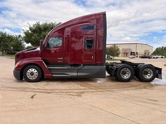 2023 Kenworth T680 in Cedar Rapids, IA — photo 8