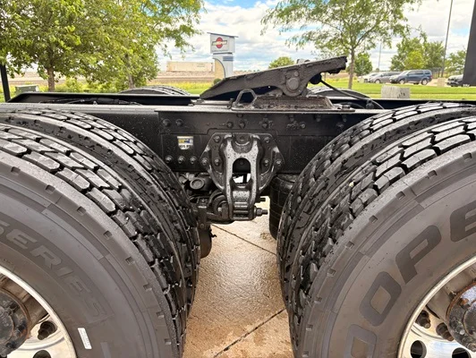 2023 Kenworth T680 in Cedar Rapids, IA — photo 4