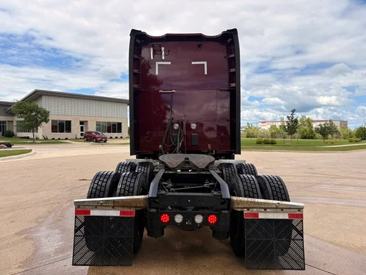 2023 Kenworth T680 in Cedar Rapids, IA — photo 5
