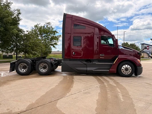 2023 Kenworth T680 in Cedar Rapids, IA — photo 11