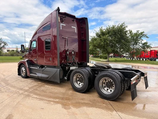 2023 Kenworth T680 in Cedar Rapids, IA — photo 9