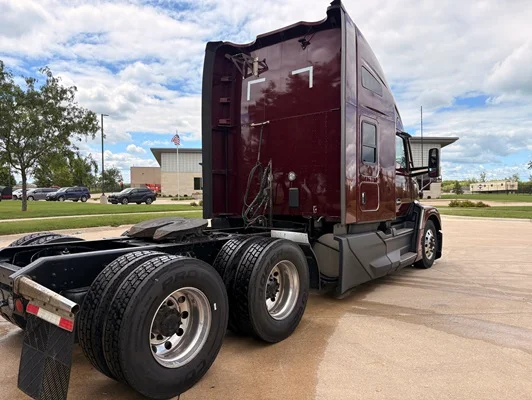 2023 Kenworth T680 in Cedar Rapids, IA — photo 10