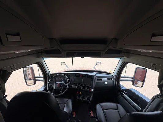 2023 Kenworth T680 in Cedar Rapids, IA — photo 3