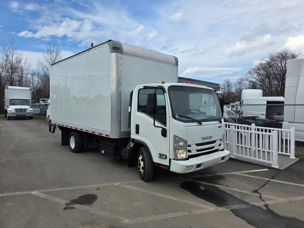 2018 Isuzu NPR - image 3