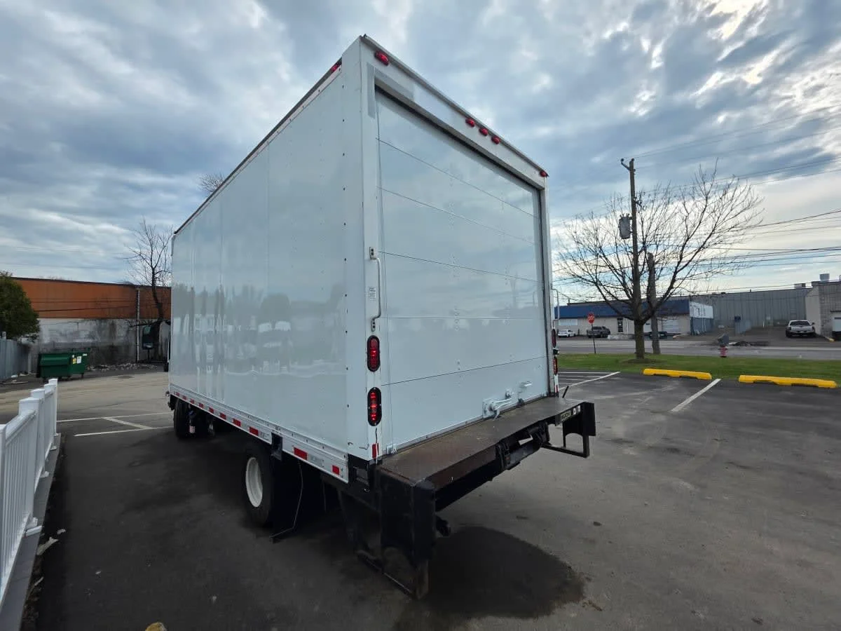 2018 Isuzu NPR - image 6