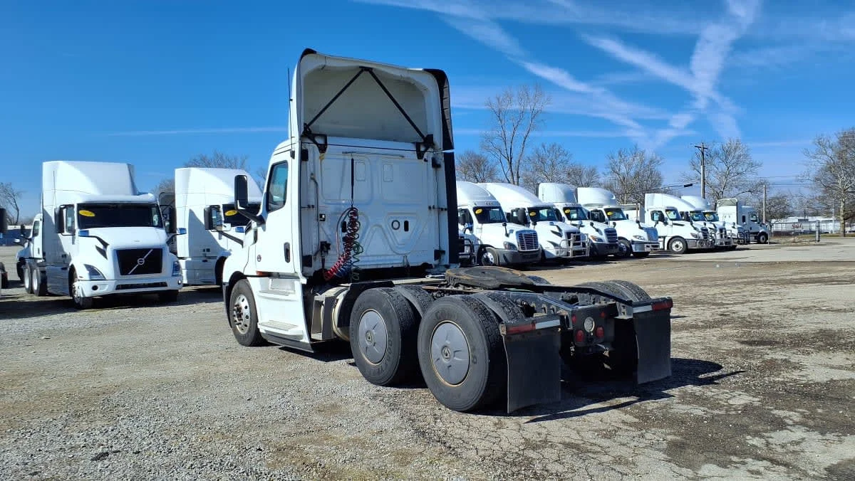 2019 Freightliner Cascadia in West Chester, OH — photo 6
