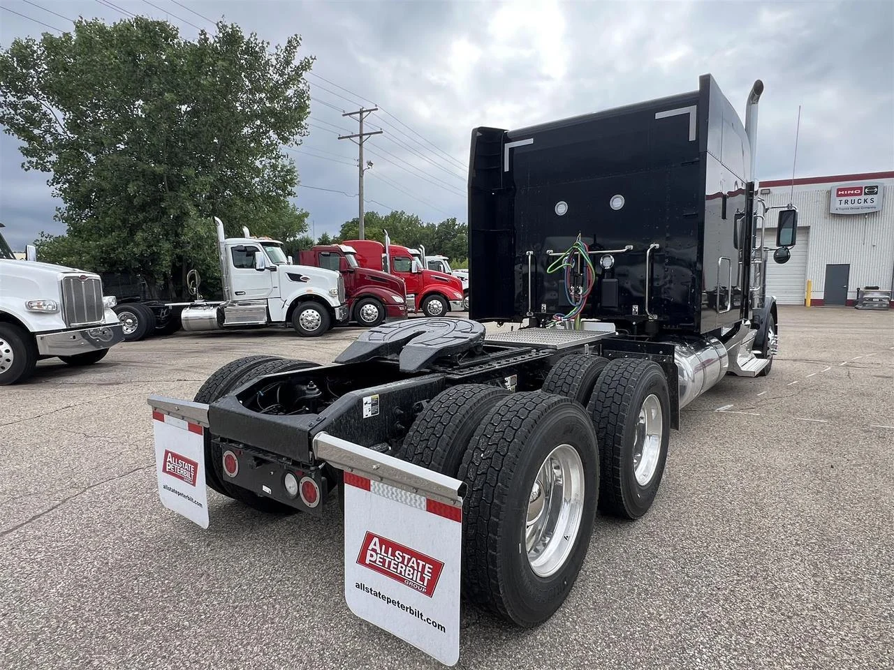 2027 Peterbilt 589 in South St. Paul, MN — photo 3