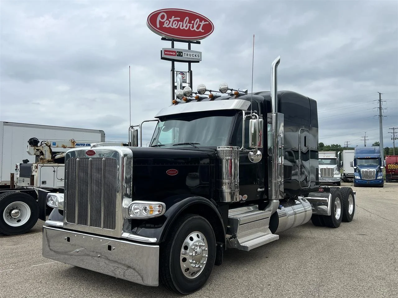2027 Peterbilt 589 in South St. Paul, MN — photo 12
