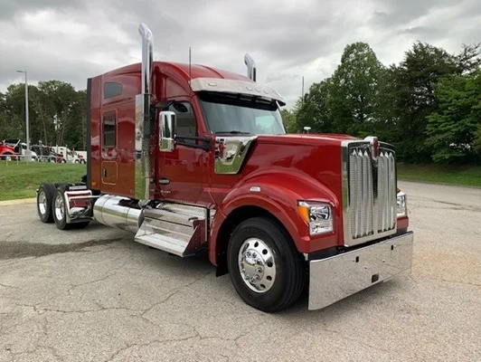 2027 Kenworth W990