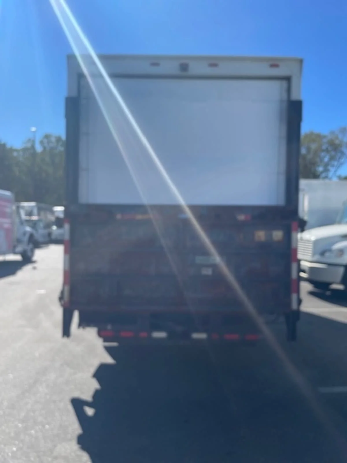 2015 Isuzu NQR - image 5