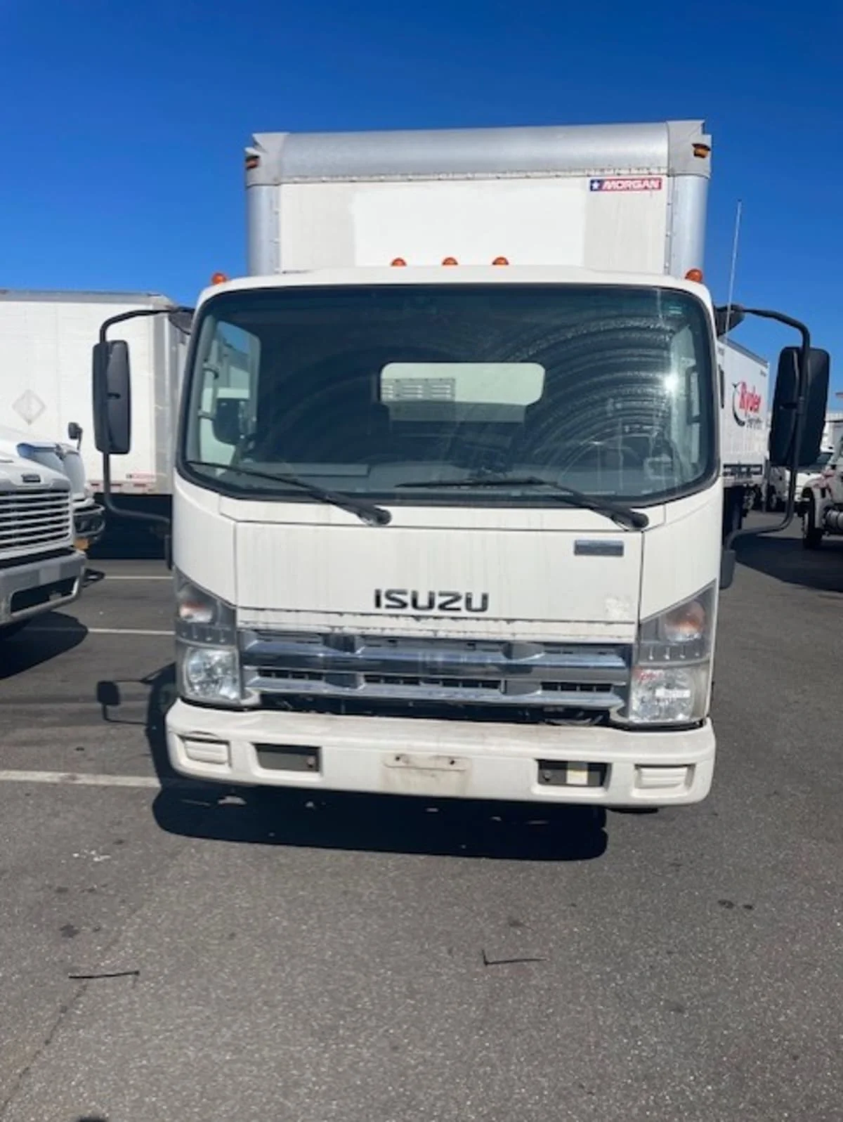 2015 Isuzu NQR - image 2