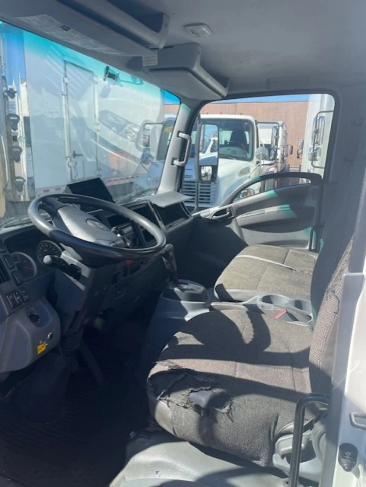2015 Isuzu NQR in Farmingdale, NY — photo 7