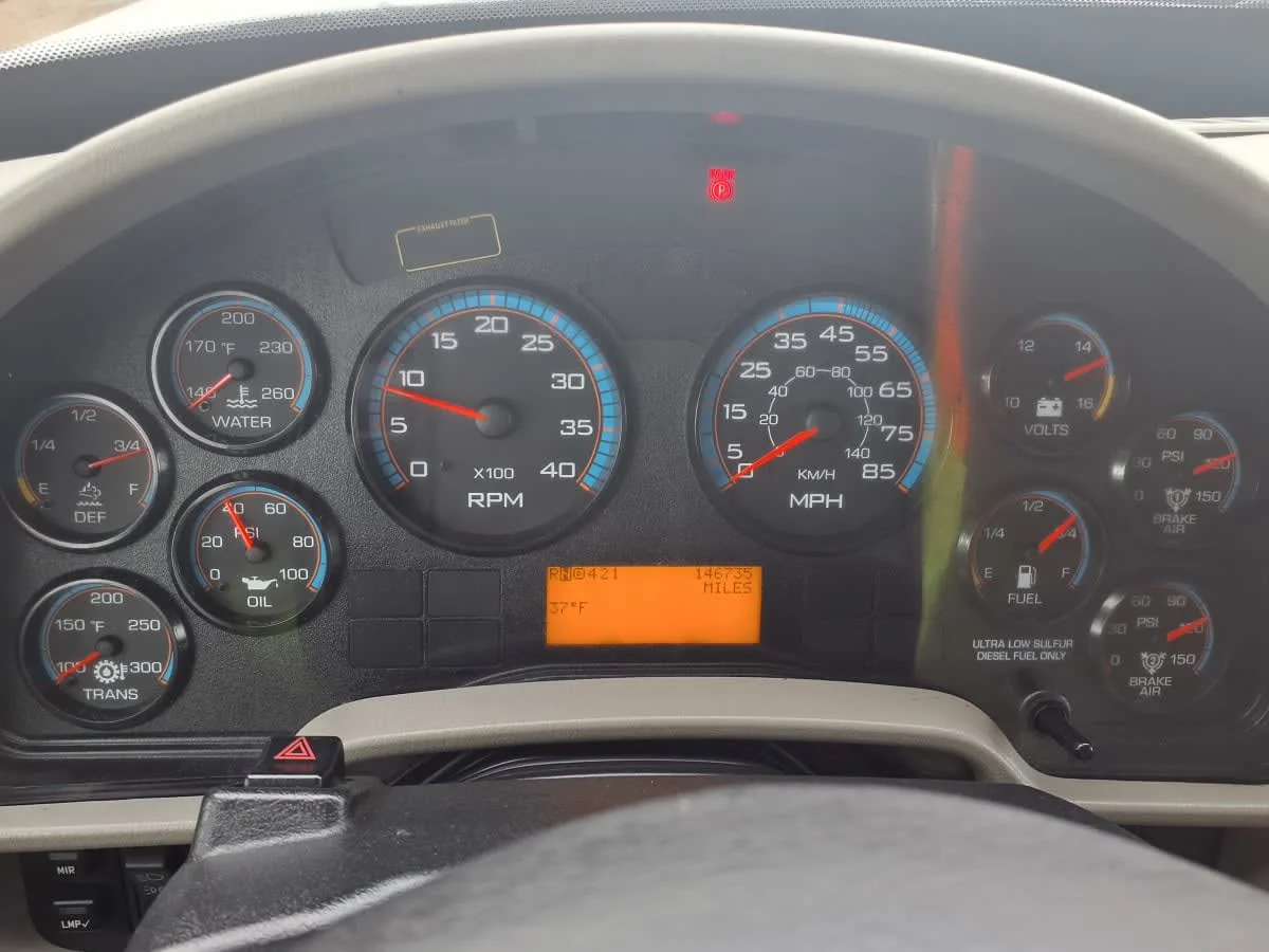 2017 International 4300 - image 11