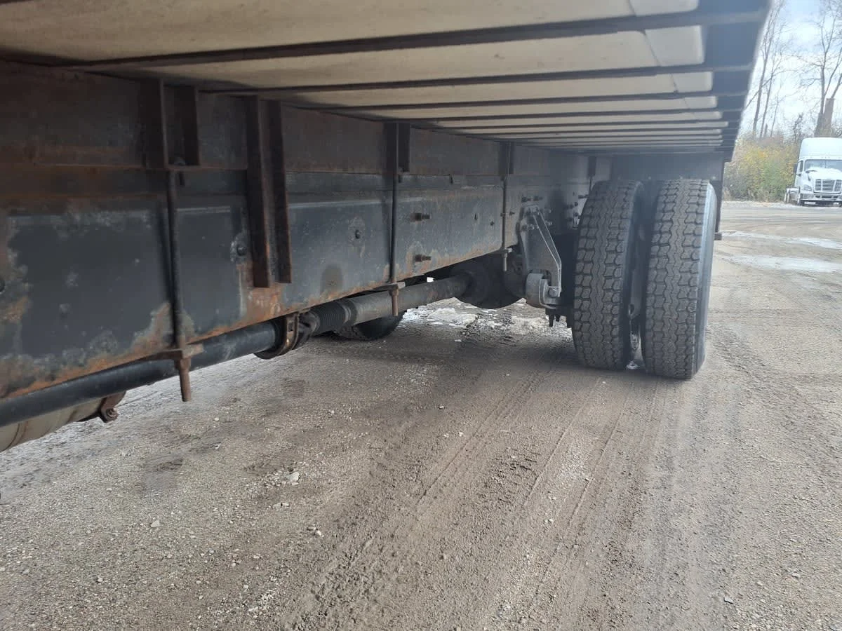 2017 International 4300 - image 14