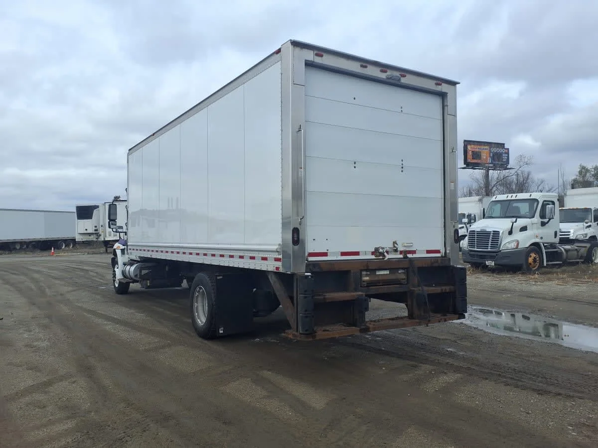 2017 International 4300 - image 6