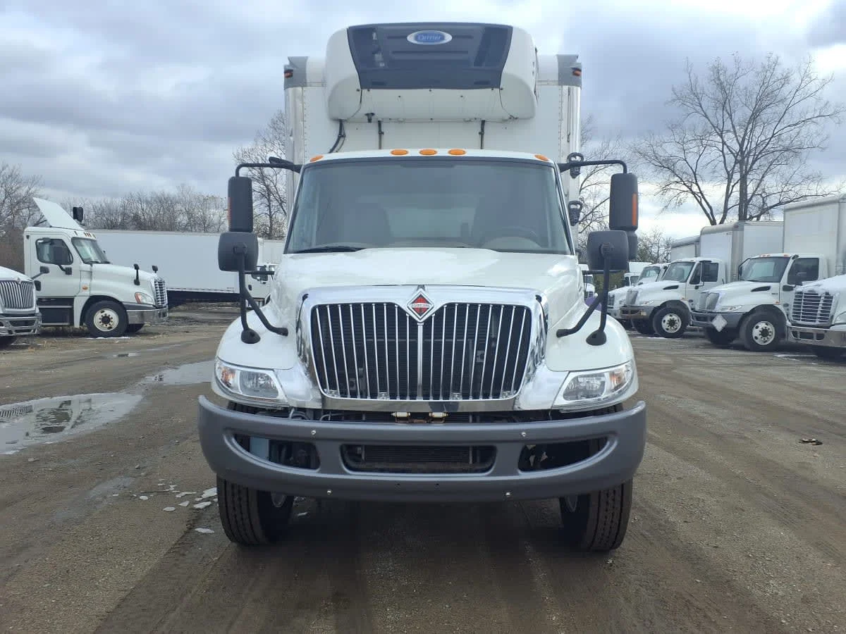 2017 International 4300 - image 2