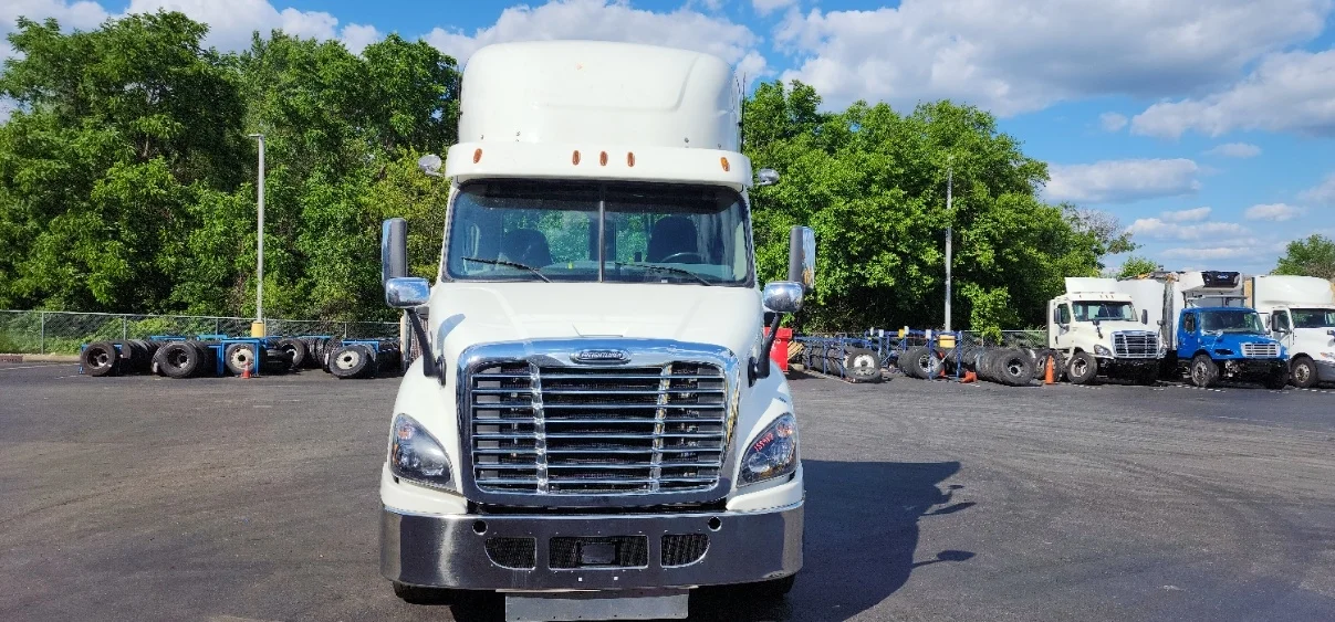 2018 Freightliner Cascadia in Swedesboro, NJ — photo 2