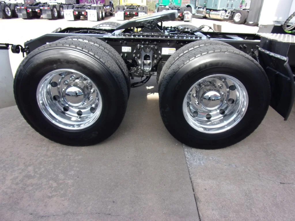 2023 Peterbilt 579 - image 4