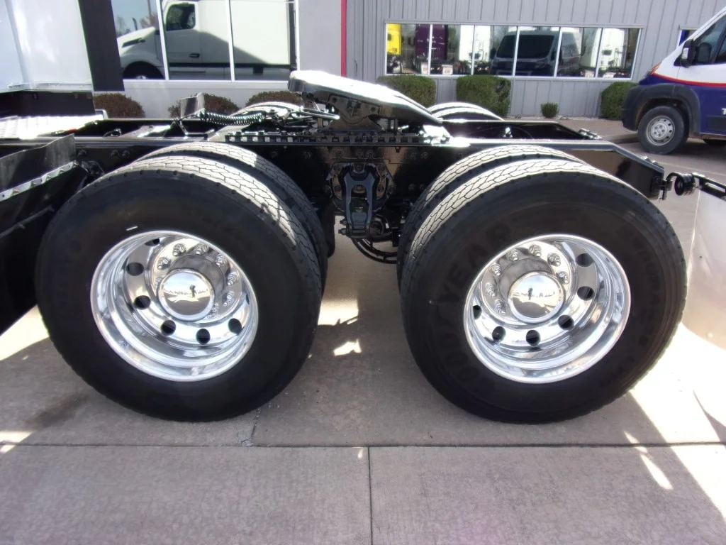 2023 Peterbilt 579 - image 9