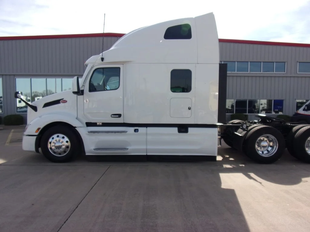 2023 Peterbilt 579 - image 10