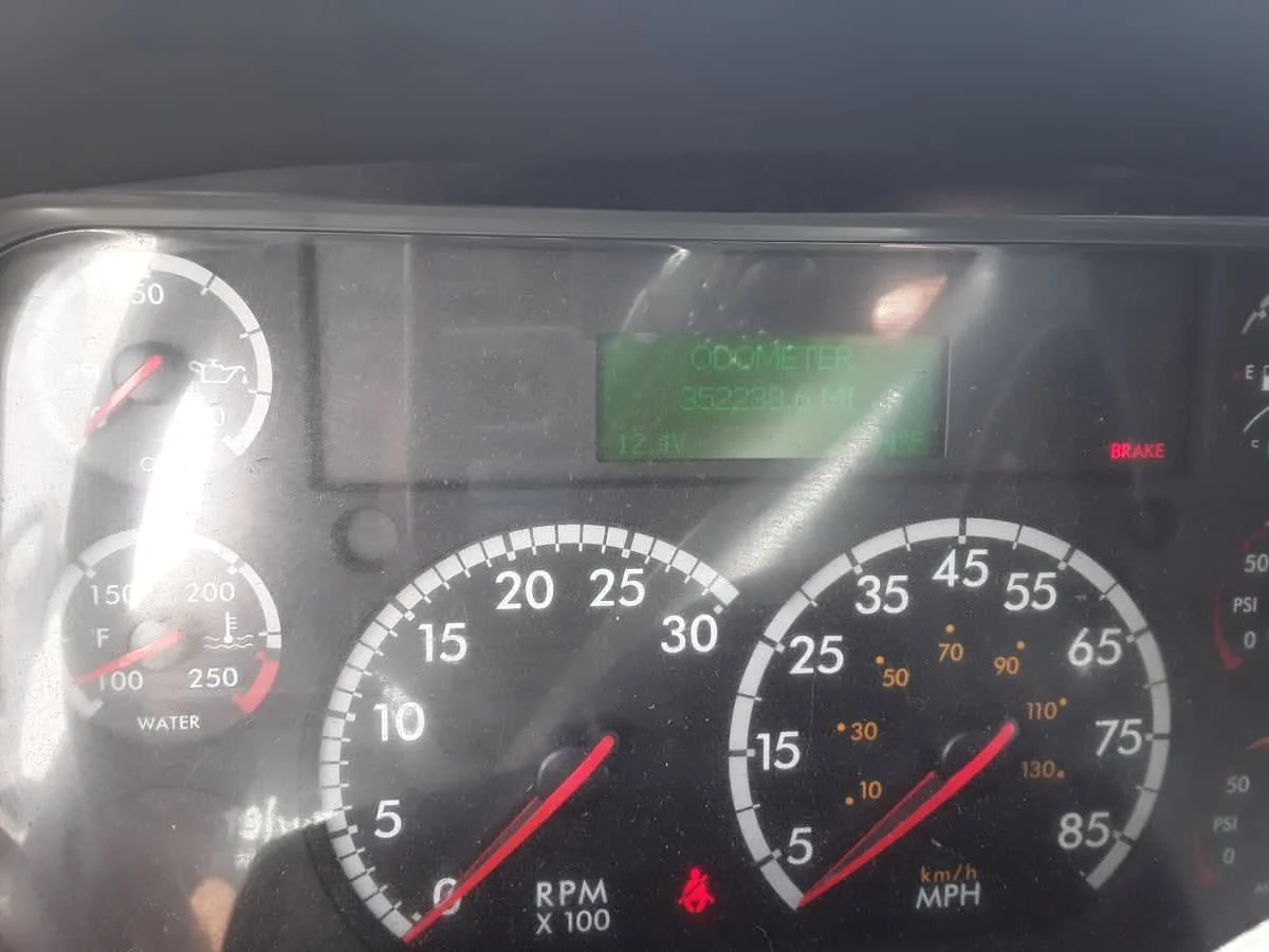 2018 Freightliner M2 106 - image 11