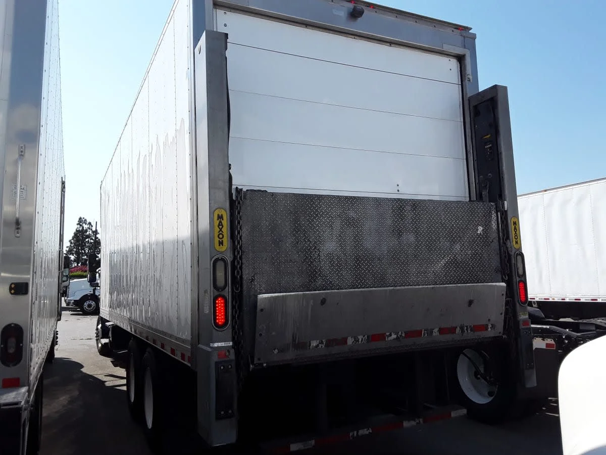 2018 Freightliner M2 106 - image 6