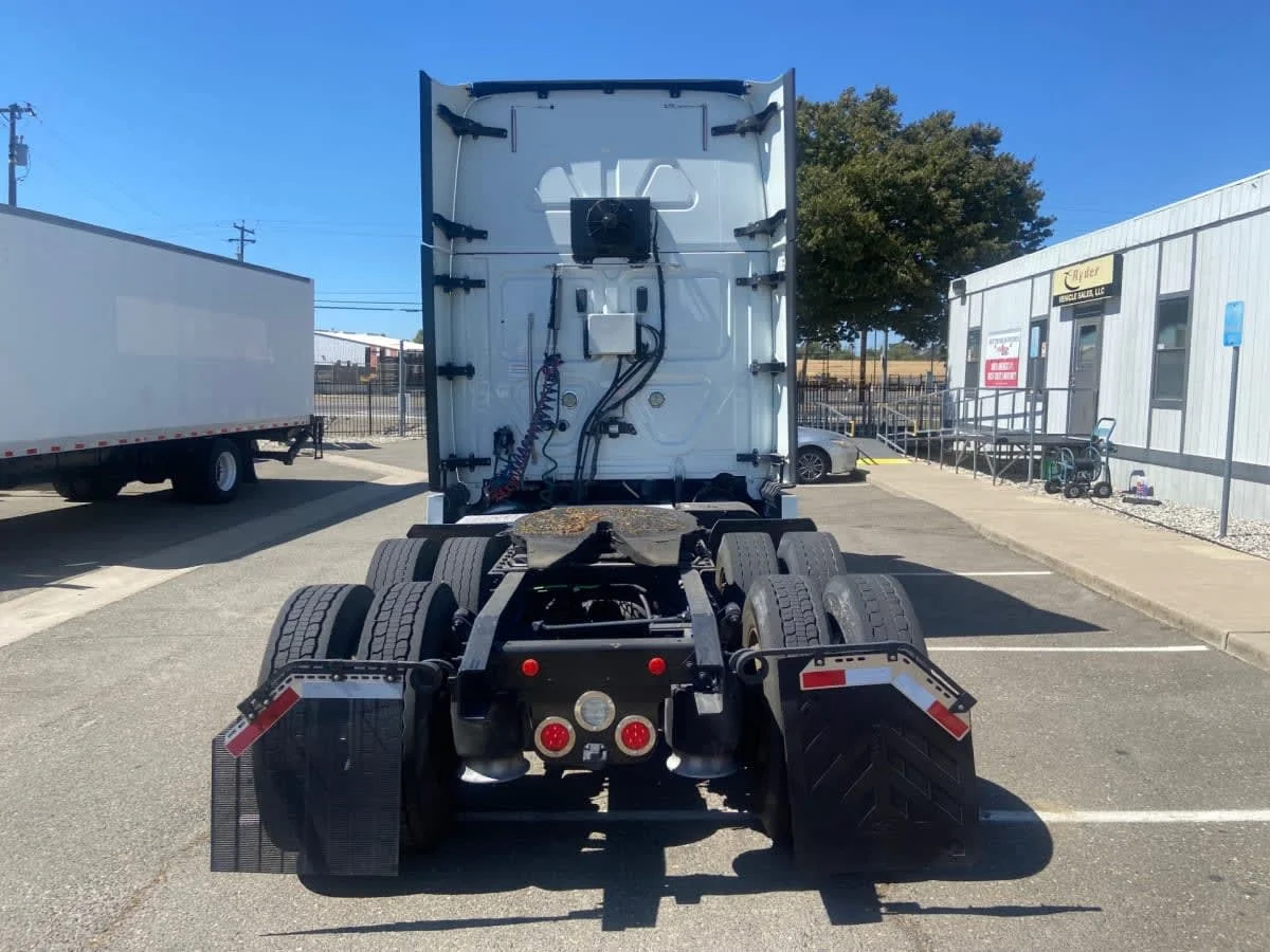 2018 Freightliner Cascadia in West Sacramento, CA — photo 5