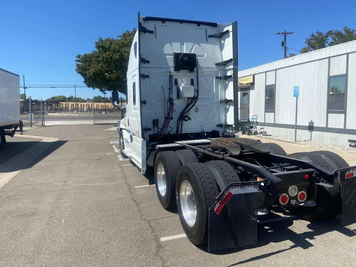 2018 Freightliner Cascadia in West Sacramento, CA — photo 6