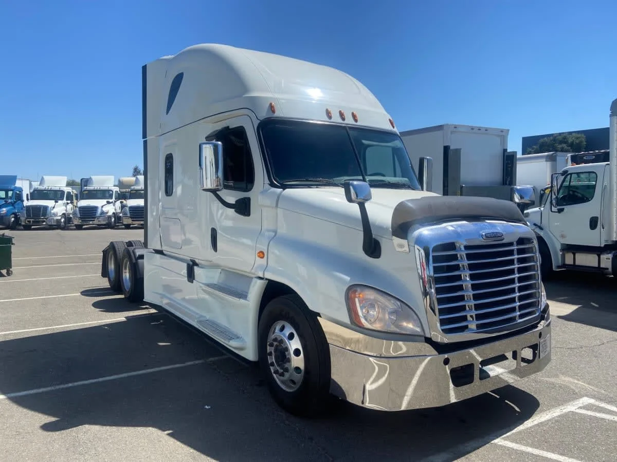 2018 Freightliner Cascadia in West Sacramento, CA — photo 3