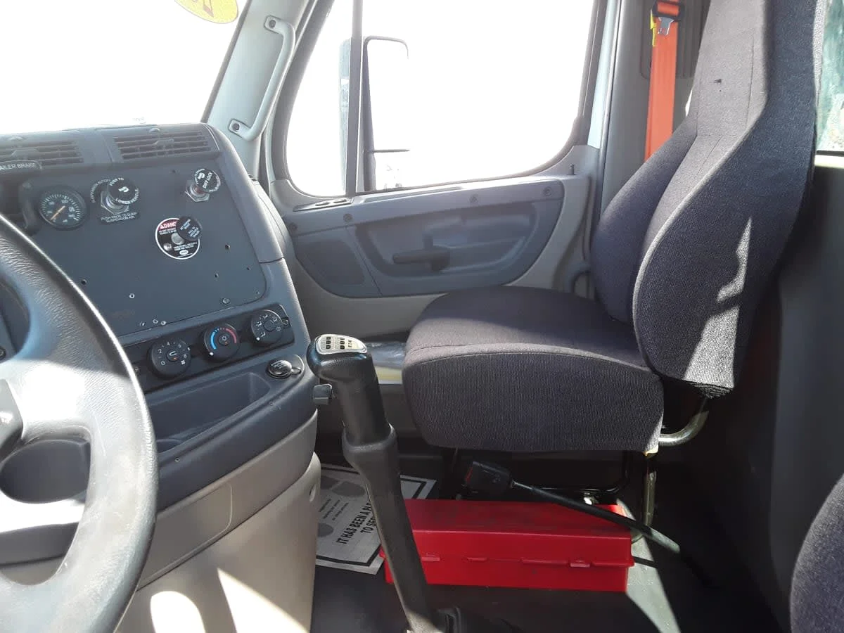 2020 Freightliner Cascadia in Altoona, IA — photo 7