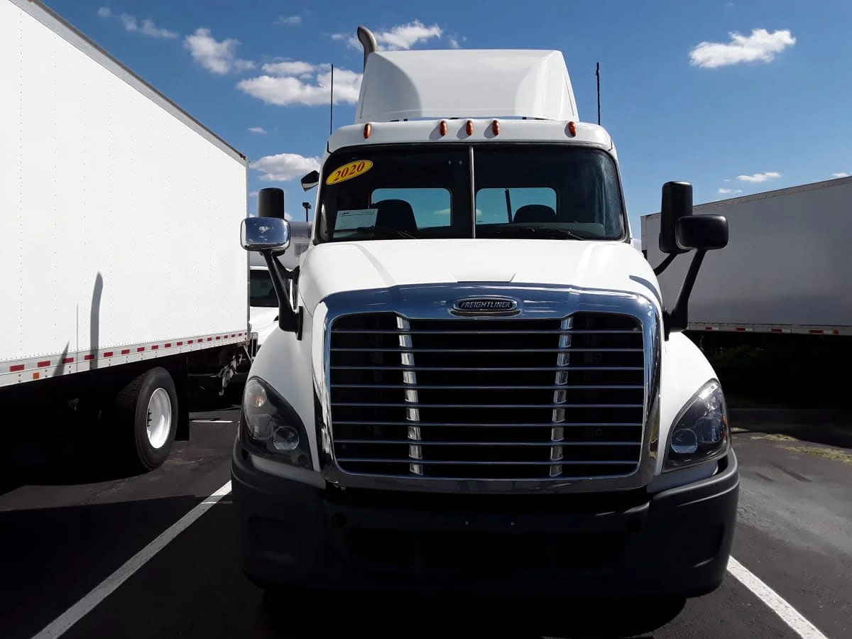 2020 Freightliner Cascadia in Altoona, IA — photo 2