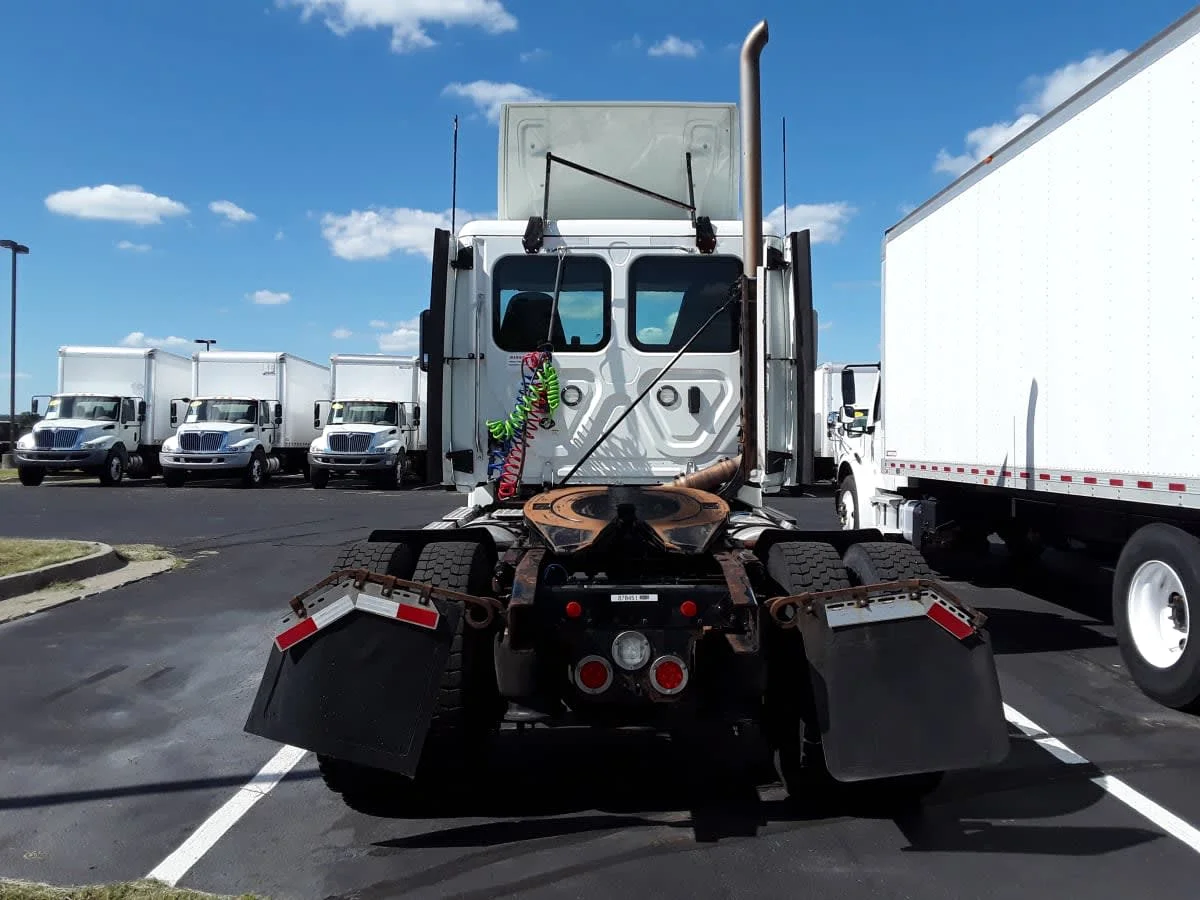 2020 Freightliner Cascadia in Altoona, IA — photo 5