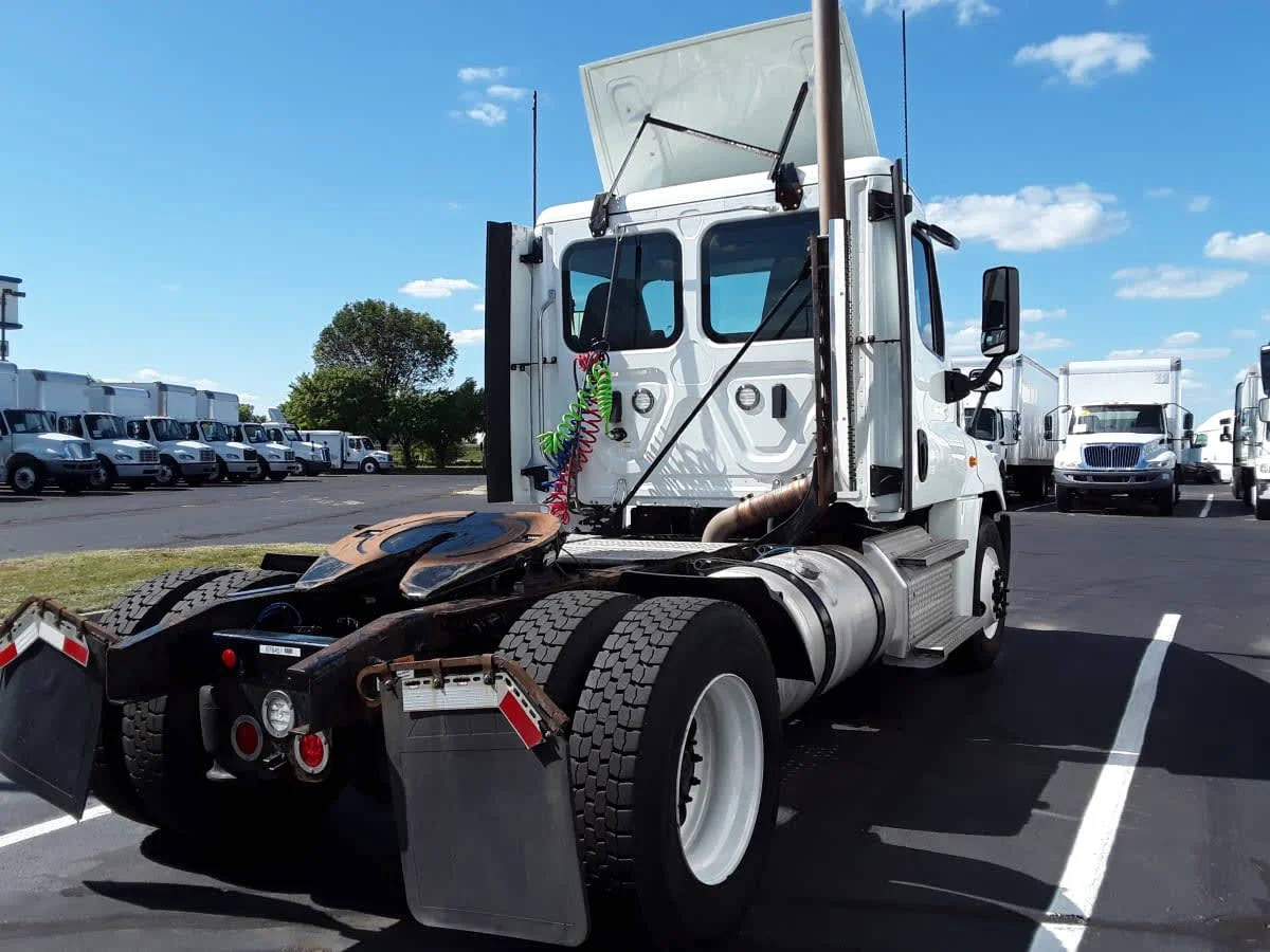 2020 Freightliner Cascadia in Altoona, IA — photo 4