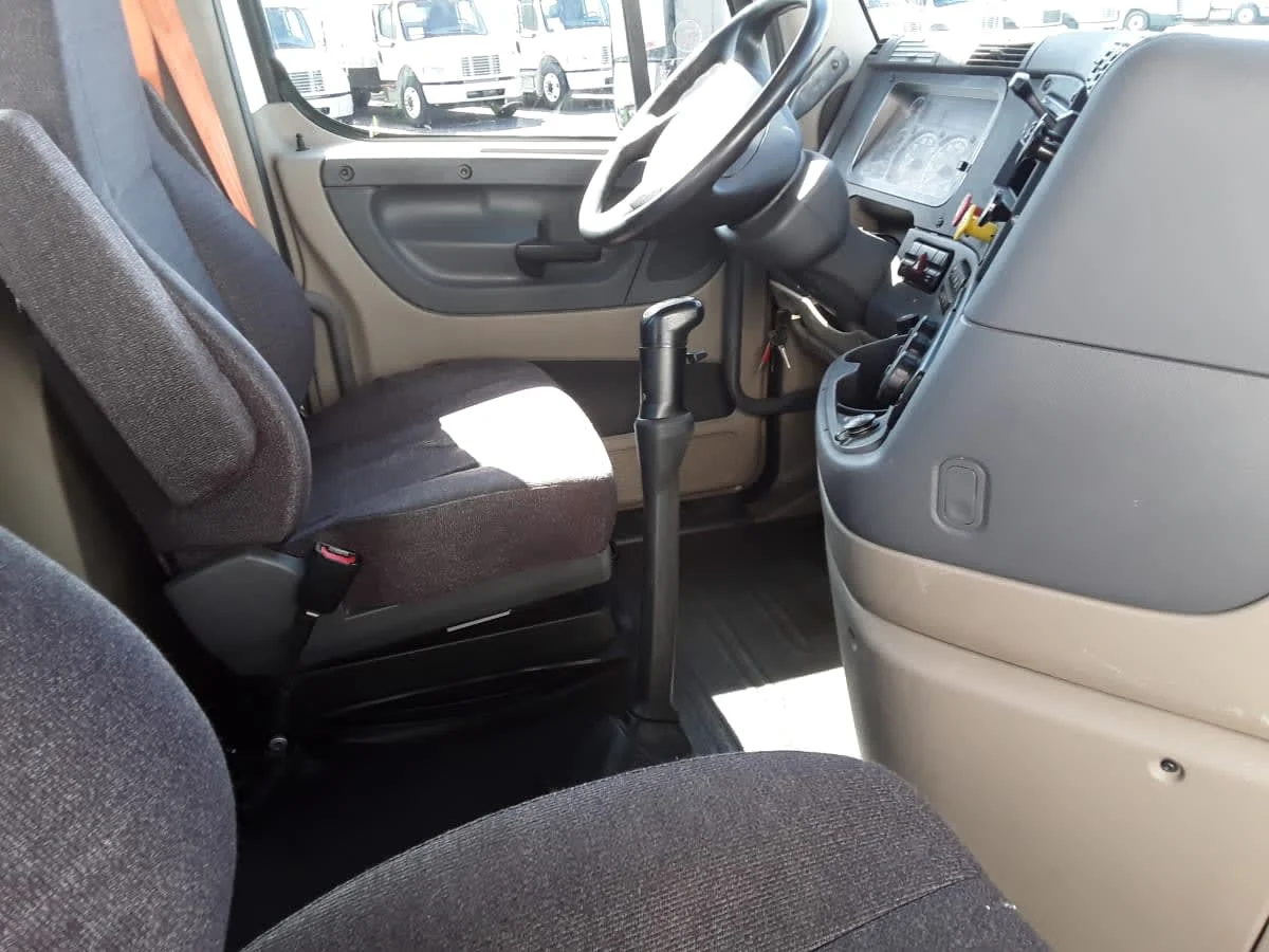 2020 Freightliner Cascadia in Altoona, IA — photo 12