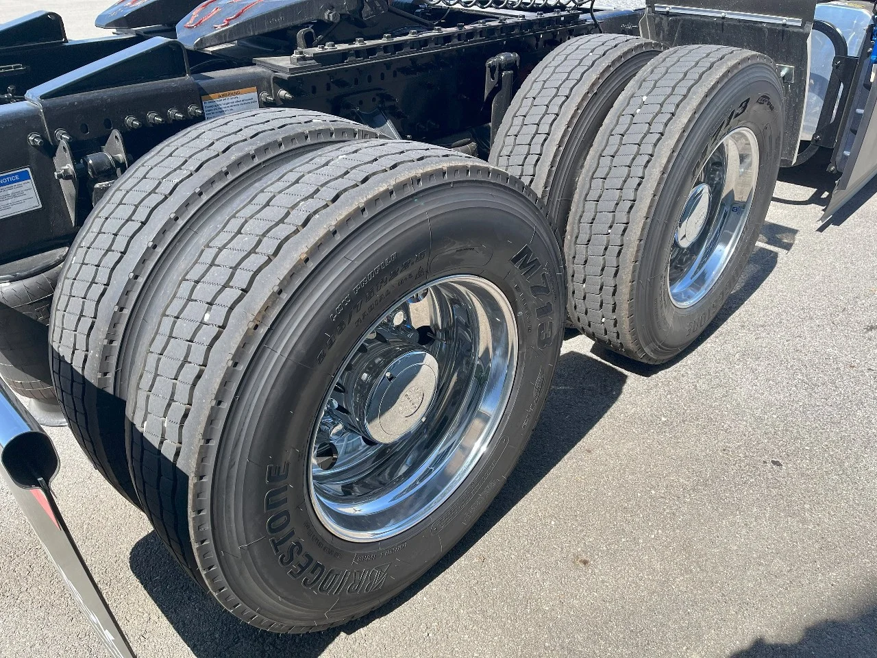 2026 Volvo VNL 860 in Pendleton, IN — photo 5