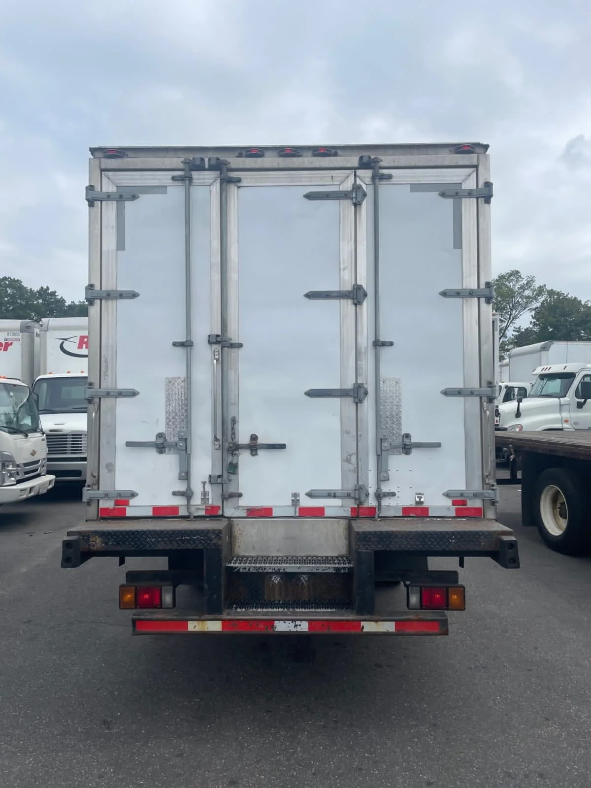 2019 Isuzu NQR in Farmingdale, NY — photo 5