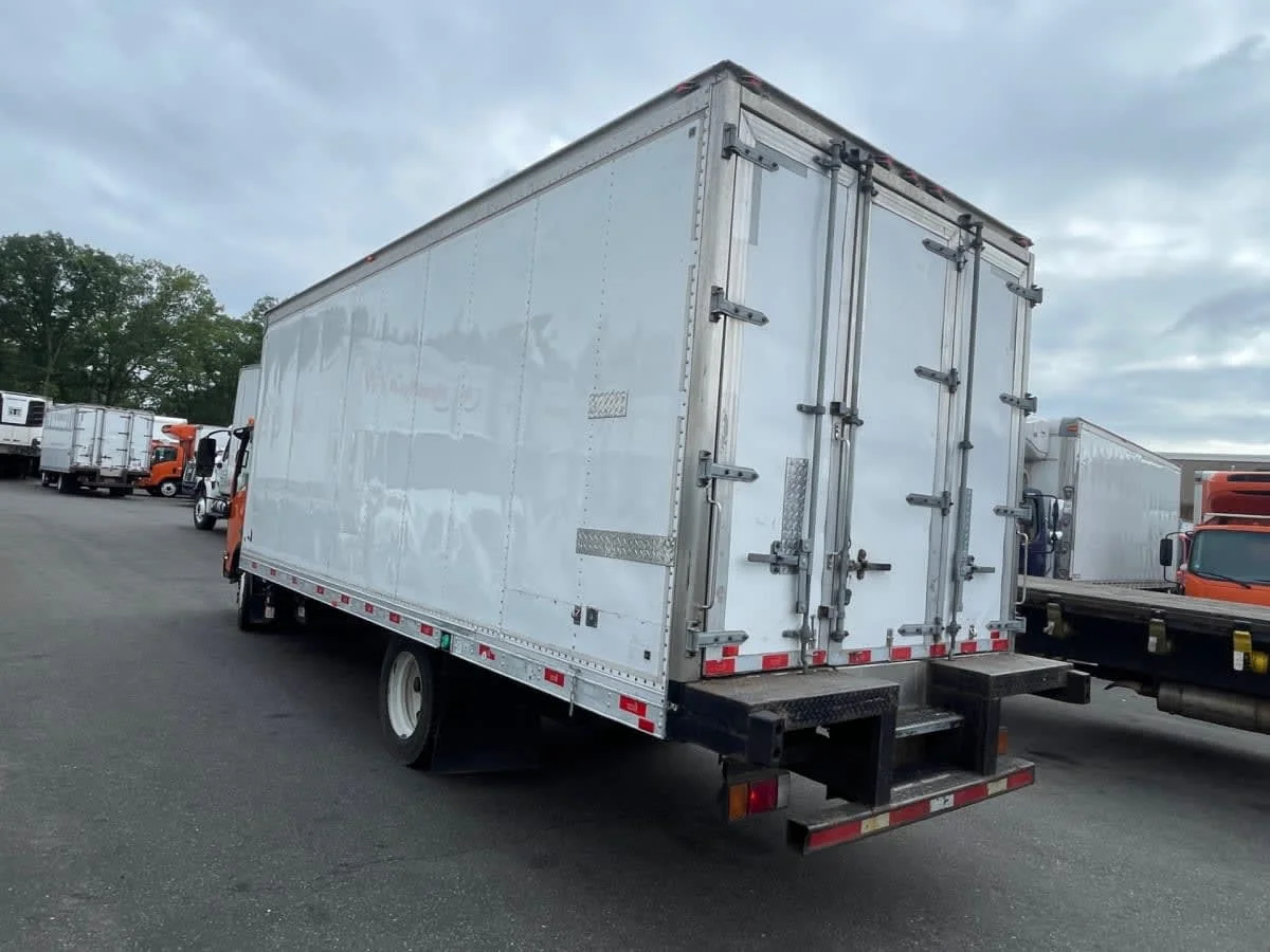 2019 Isuzu NQR in Farmingdale, NY — photo 6
