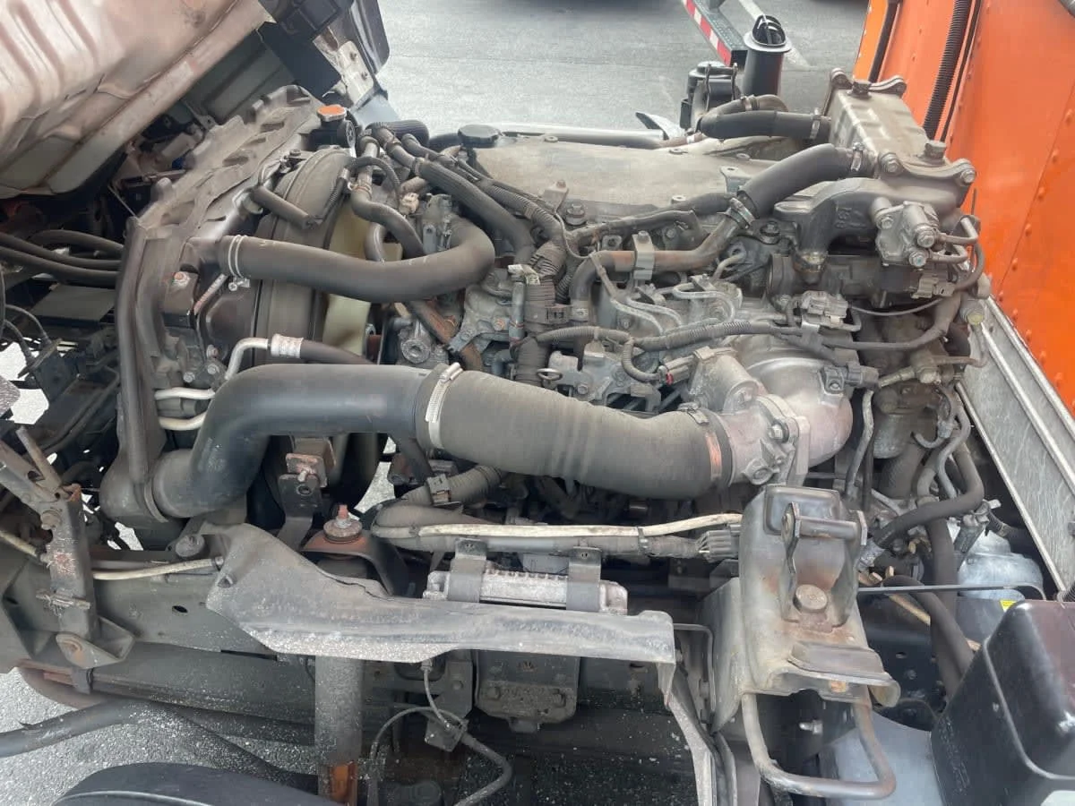 2019 Isuzu NQR in Farmingdale, NY — photo 10