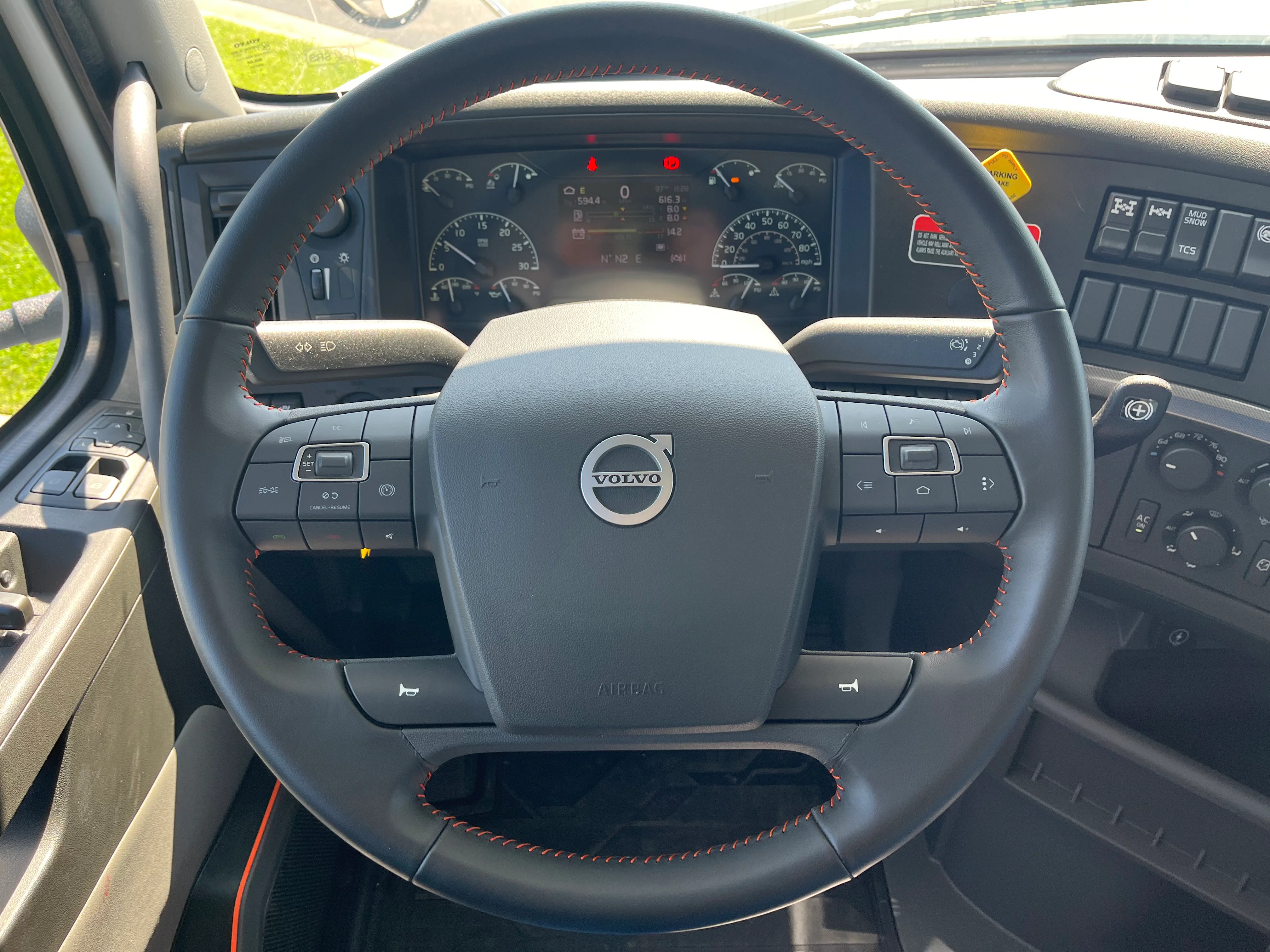 2026 Volvo VHD 300 in La Vergne, TN — photo 10