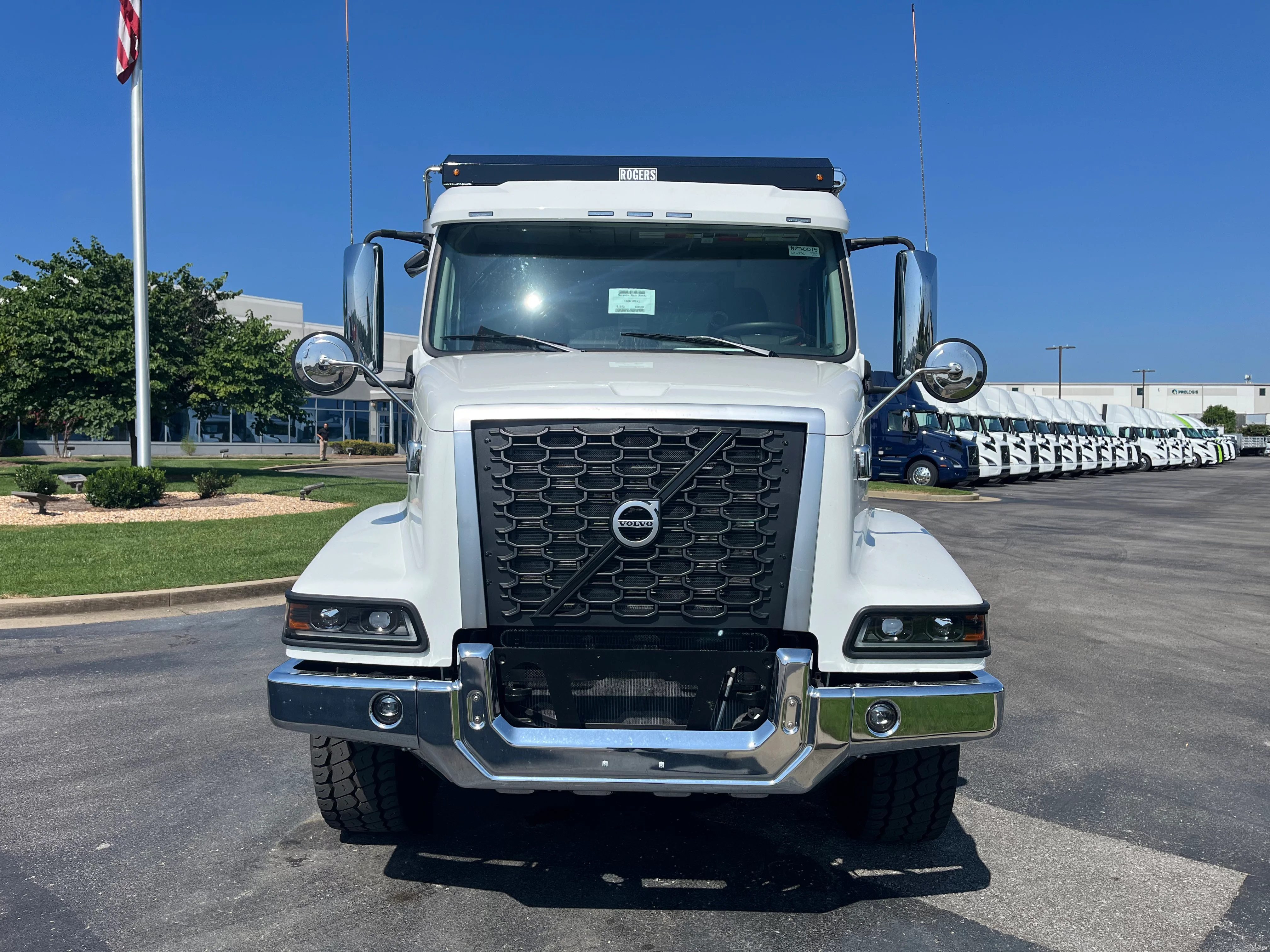 2026 Volvo VHD 300 in La Vergne, TN — photo 8