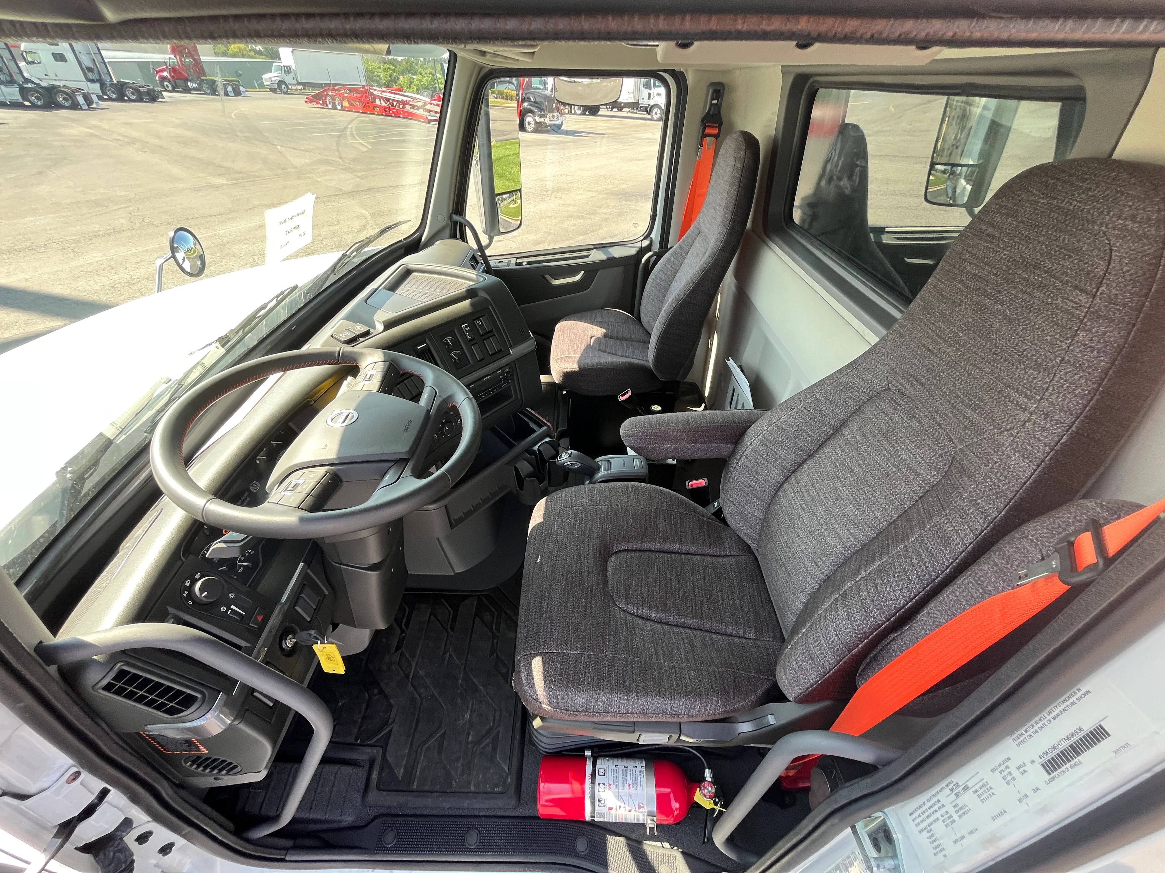 2026 Volvo VHD 300 in La Vergne, TN — photo 9