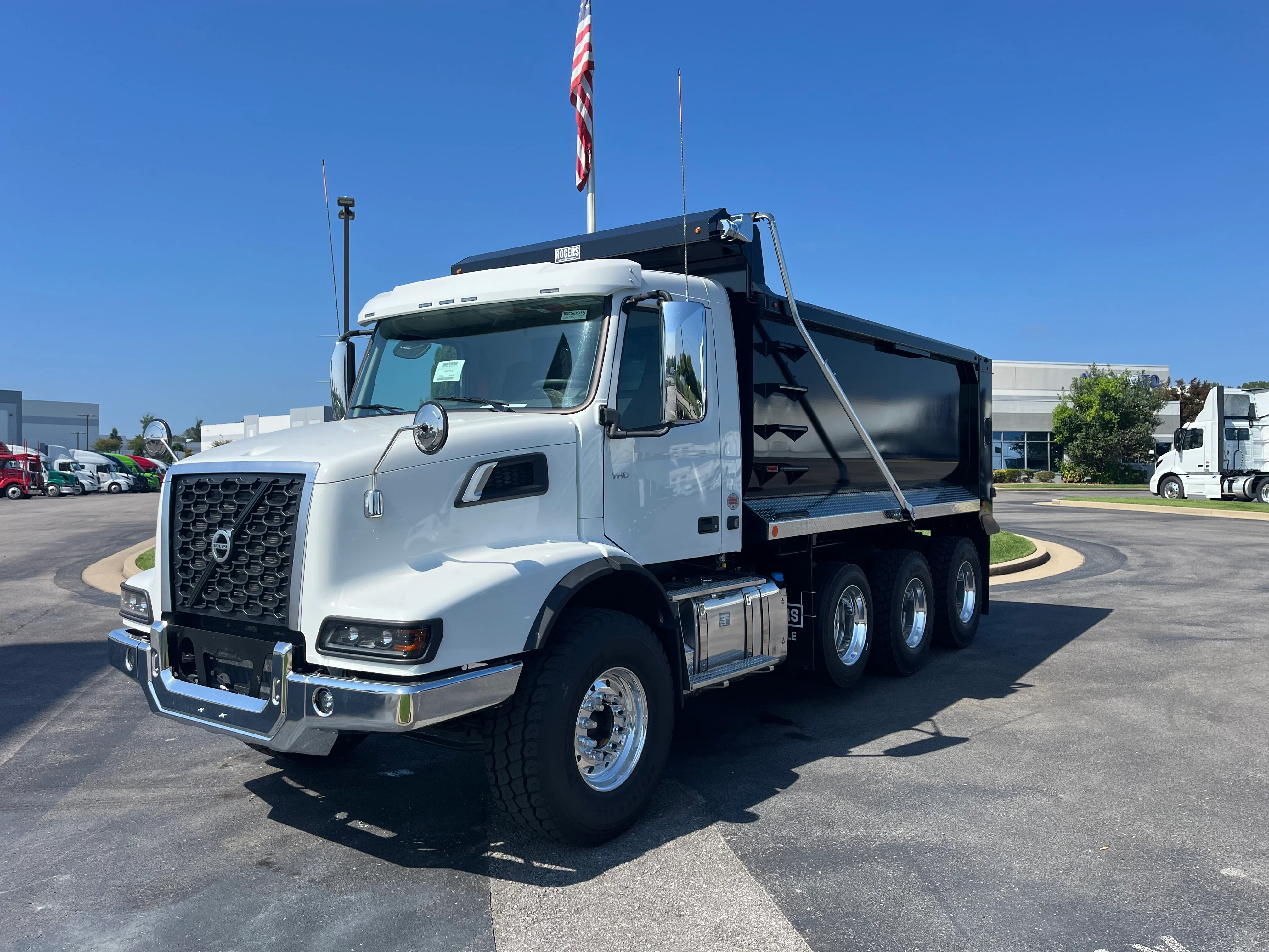 2026 Volvo VHD 300 in La Vergne, TN — photo 7