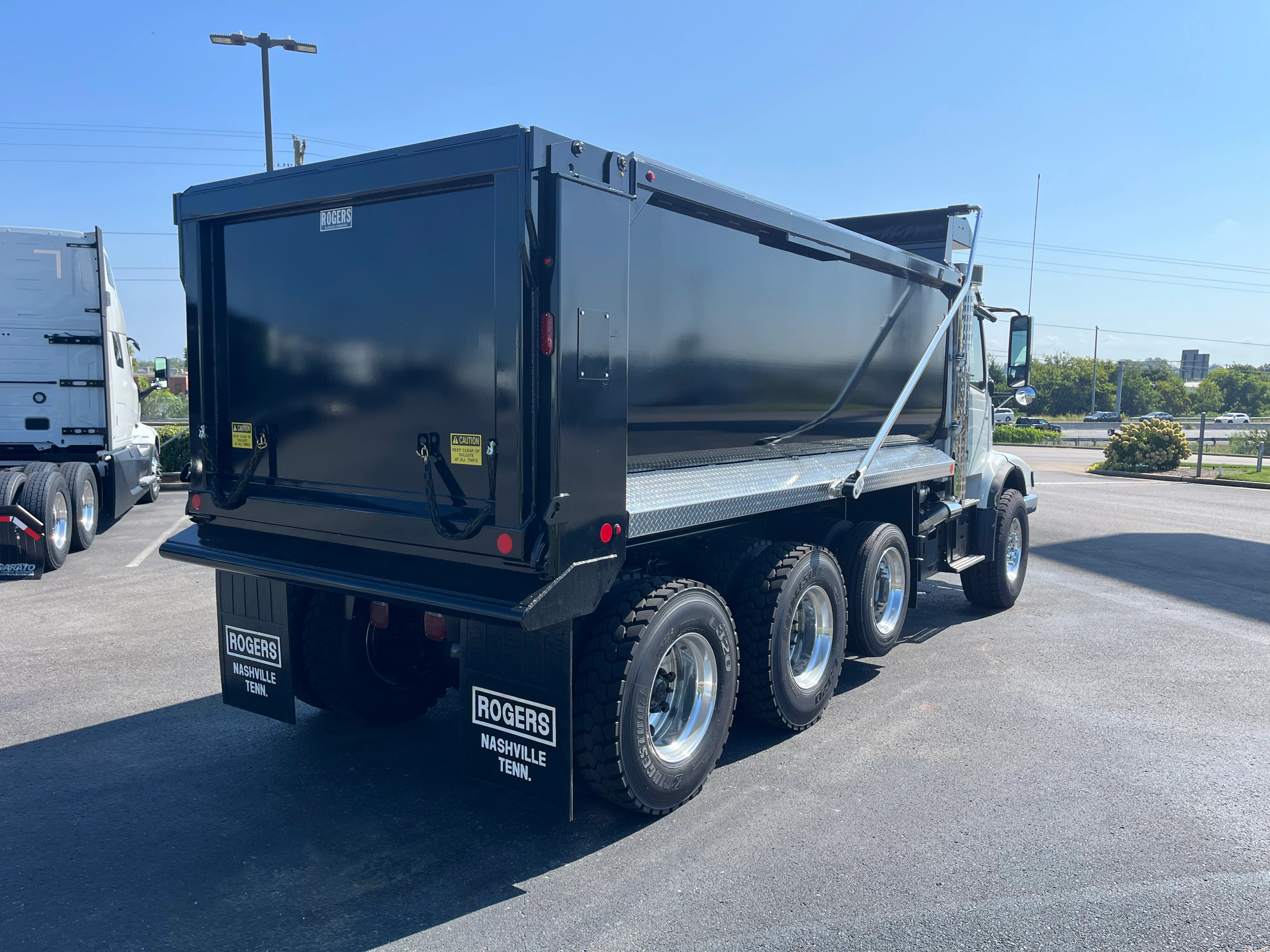 2026 Volvo VHD 300 in La Vergne, TN — photo 3