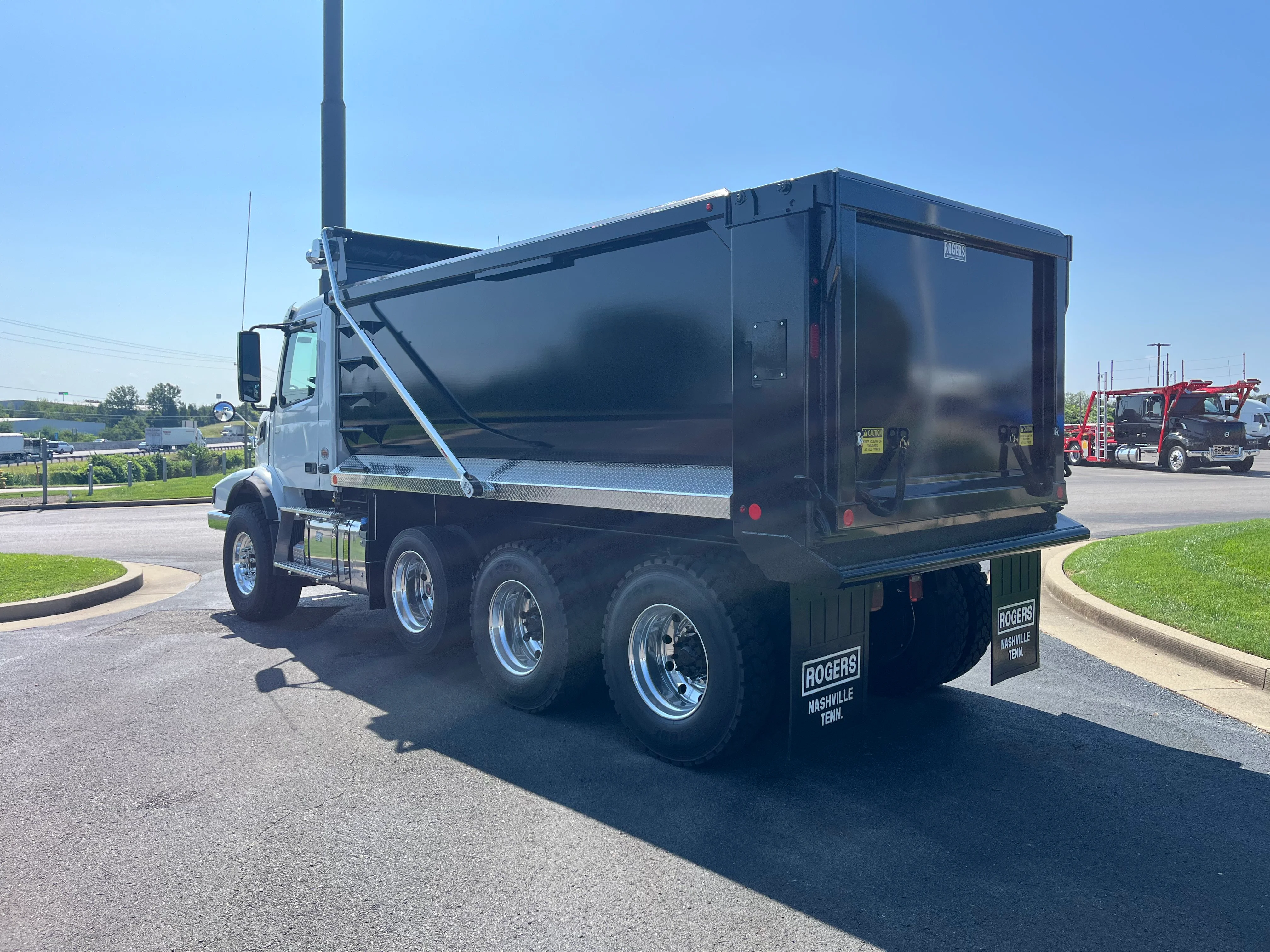 2026 Volvo VHD 300 in La Vergne, TN — photo 5